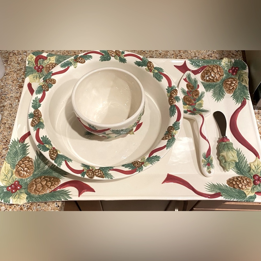 VALERIE 🎄🎄BY CUMBERLAND DESIGN CHRISTMAS PLATTER CERAMIC 5 PC SERVEWEAR (EUC)